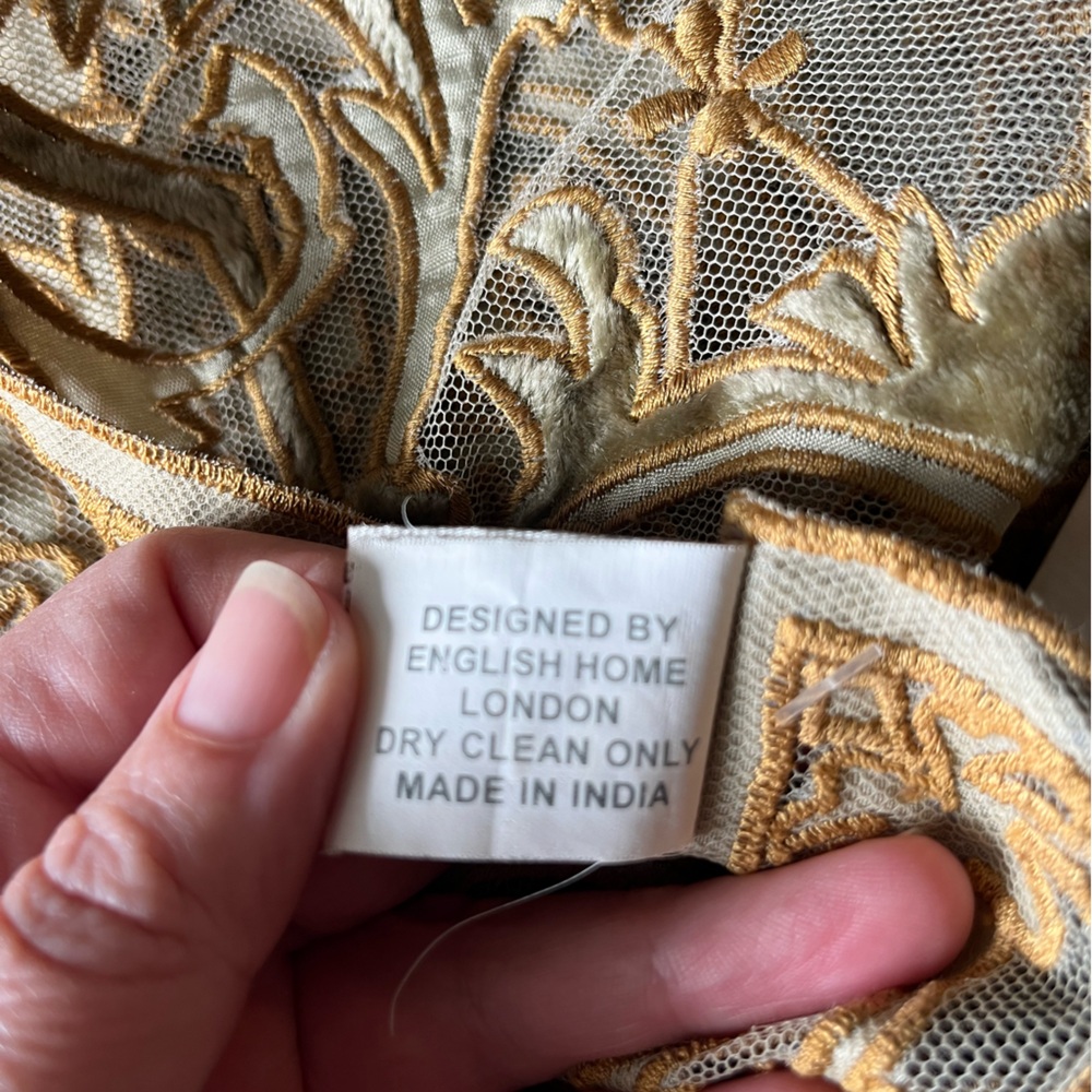 NWT English Home Chatsworth Net Throw Gold
47”by 47” - Picture 7 of 9
